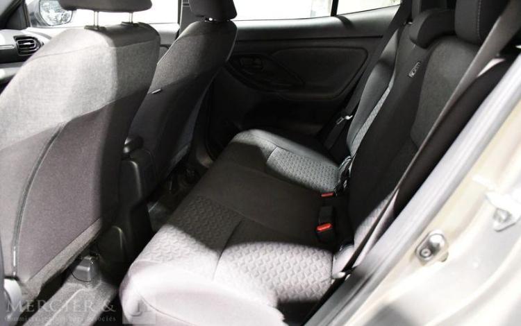 TOYOTA YARIS CROSS MARRON GH-809-ST