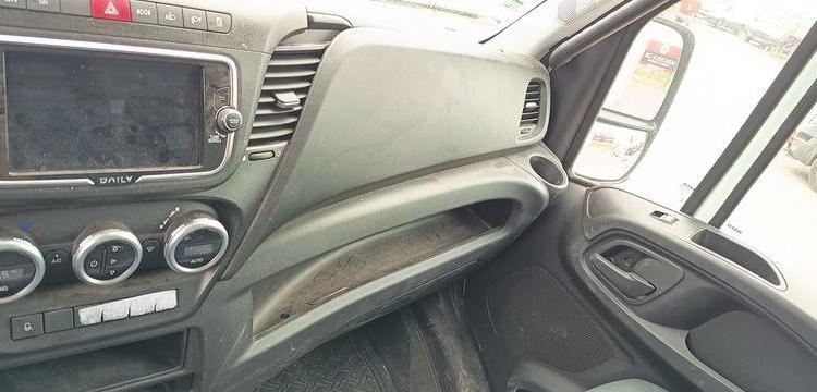 IVECO DAILY 35C16 AVEC CAISSE ET HAYON DHOLLANDIA – DIESEL – 24720 KMS – ANNEE 2023 BLANC GM-123-AM