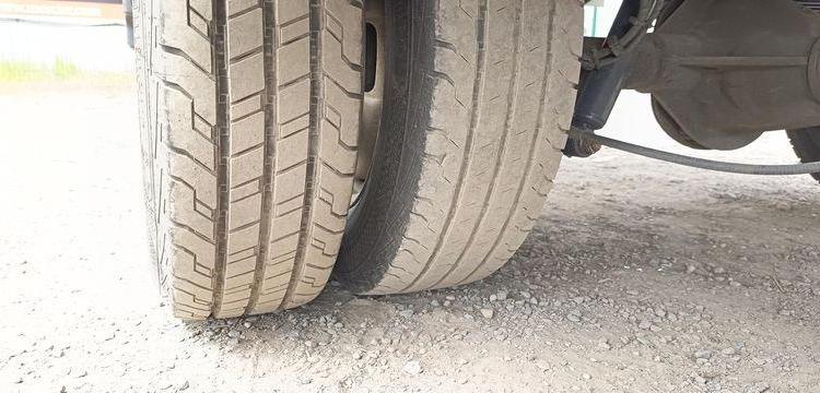 IVECO DAILY 35C16 AVEC CAISSE ET HAYON DHOLLANDIA – DIESEL – 24720 KMS – ANNEE 2023 BLANC GM-123-AM
