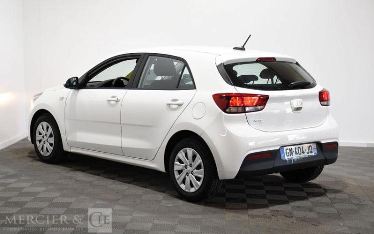 KIA RIO MOTION BLANC GN-404-JQ