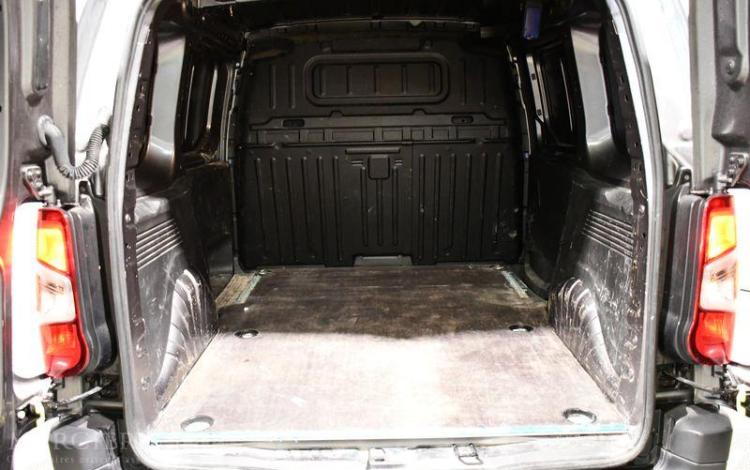 FIAT DOBLO 1,5 BLUEHDI 130 950kg GRIS GP-871-ZW