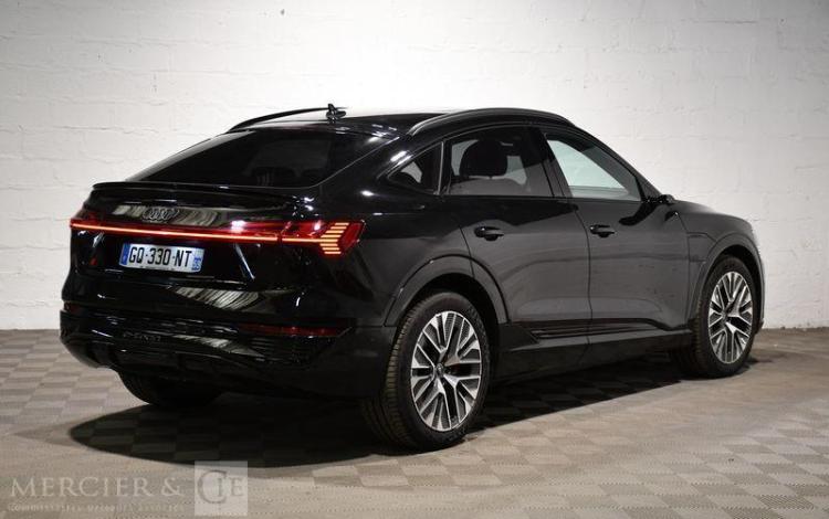 AUDI Q8 NOIR GQ-330-NT