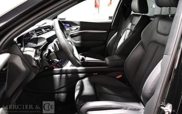 AUDI Q8 NOIR GQ-330-NT
