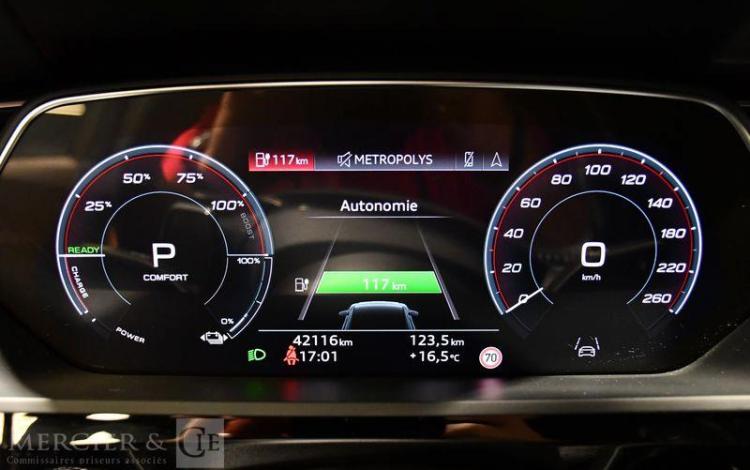 AUDI Q8 NOIR GQ-330-NT