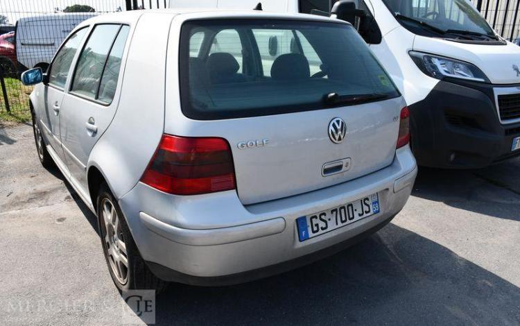 VOLKSWAGEN GOLF 1,6 100 BVA GRIS GS-700-JS