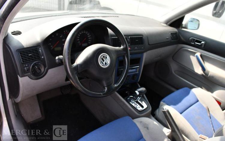 VOLKSWAGEN GOLF 1,6 100 BVA GRIS GS-700-JS