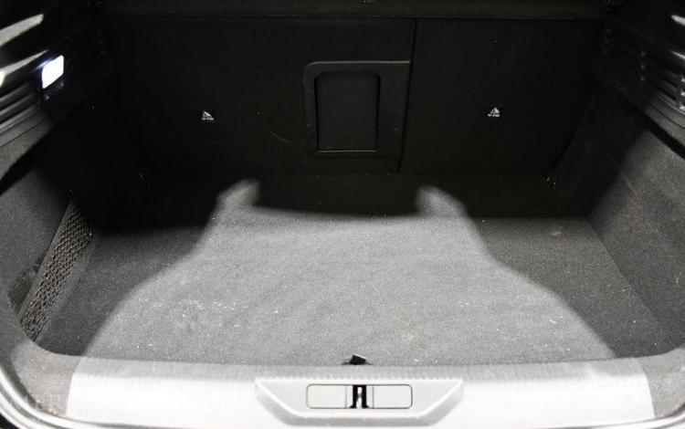 PEUGEOT 308 ALLURE PACK HYBRID NOIR GT-114-WM