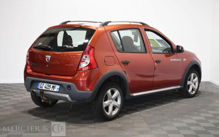 DACIA SANDERO STEPWAY 1,6 MPI 85CH ROUGE GZ-409-MF