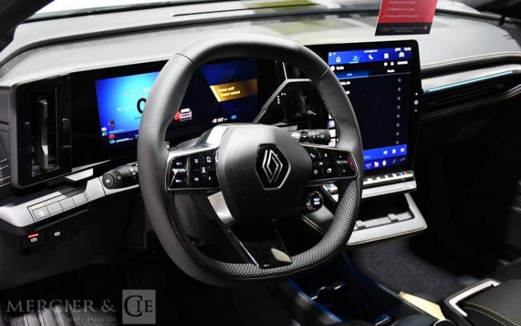 RENAULT MEGANE E-TECH ICONIC 2 BLANC GZ-548-ZP