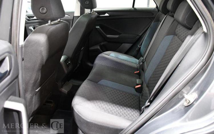 VOLKSWAGEN T-ROC R-LINE 2l  TDI 150 CH DSG GRIS GZ-858-NH