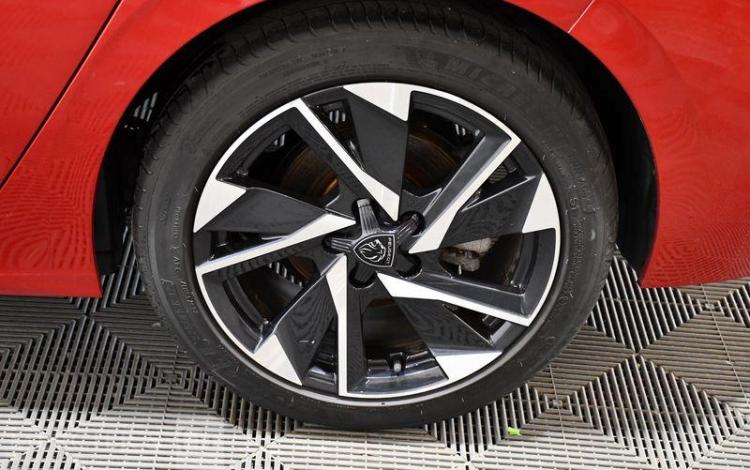 PEUGEOT 308 1.2 PURETECH 130 ALLURE PACK ROUGE PZ3G039
