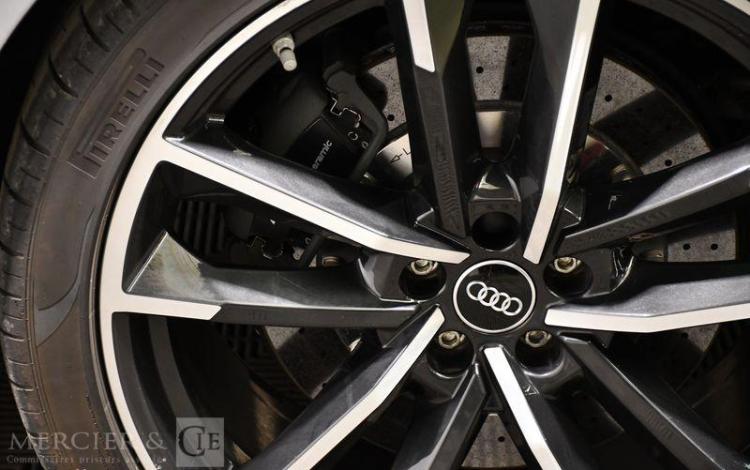 AUDI S8 + 605CH GRIS RS7850