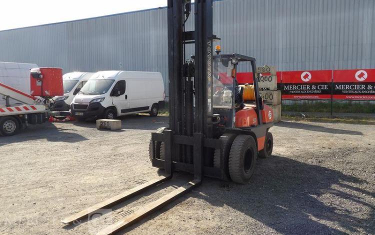 TOYOTA CHARIOT ELEVATEUR FRONTAL 52-6FG45@1030 – GAZ – CAPACITE NOMINALE 5 T – 2510 H  10330