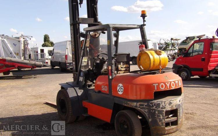 TOYOTA CHARIOT ELEVATEUR FRONTAL 52-6FG45@1030 – GAZ – CAPACITE NOMINALE 5 T – 2510 H  10330