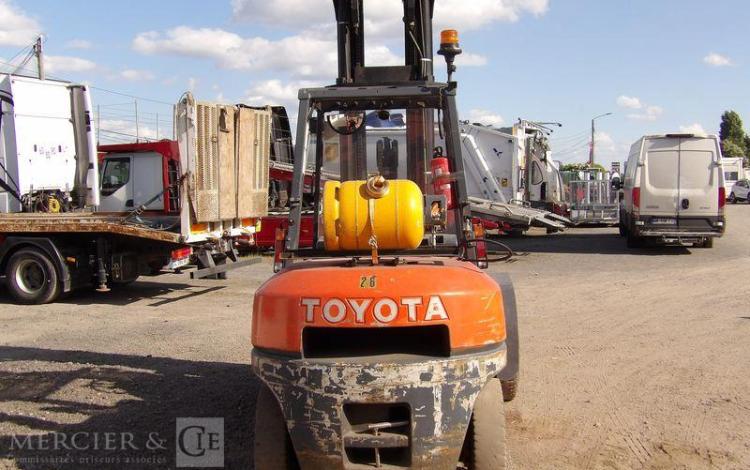 TOYOTA CHARIOT ELEVATEUR FRONTAL 52-6FG45@1030 – GAZ – CAPACITE NOMINALE 5 T – 2510 H  10330