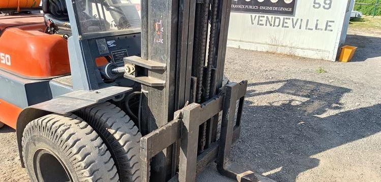 TOYOTA CHARIOT ELEVATEUR FRONTAL 52-6FG45@1030 – GAZ – CAPACITE NOMINALE 5 T – 2510 H  10330