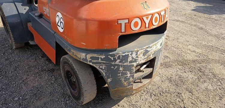 TOYOTA CHARIOT ELEVATEUR FRONTAL 52-6FG45@1030 – GAZ – CAPACITE NOMINALE 5 T – 2510 H  10330
