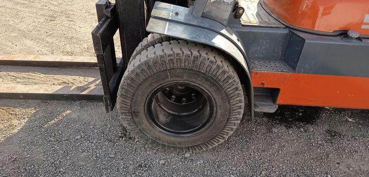 TOYOTA CHARIOT ELEVATEUR FRONTAL 52-6FG45@1030 – GAZ – CAPACITE NOMINALE 5 T – 2510 H  10330