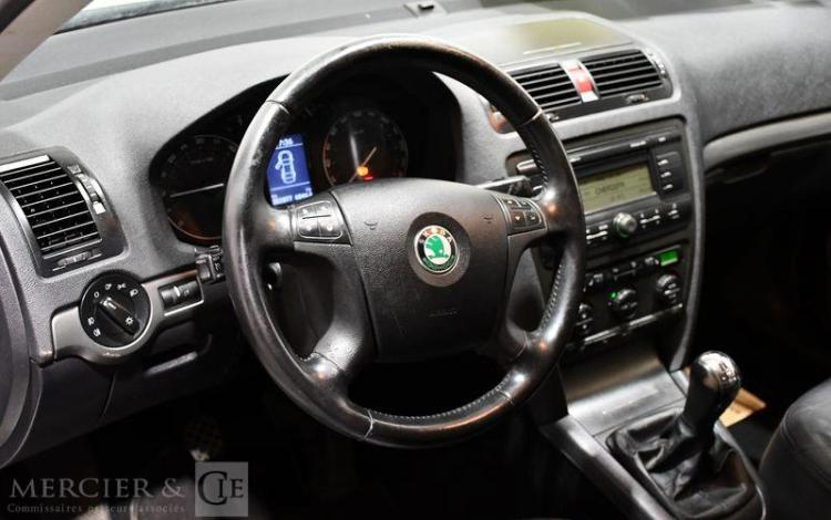 SKODA OCTAVIA 2.0 TDI 140CH PRAHA 4X2 BEIGE 121DLJ59