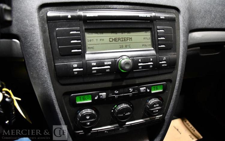 SKODA OCTAVIA 2.0 TDI 140CH PRAHA 4X2 BEIGE 121DLJ59
