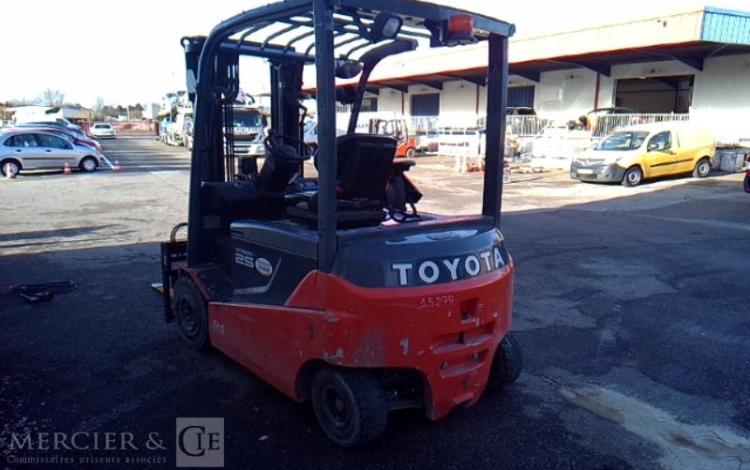 TOYOTA CHARIOT MAT FRONTAL ELEC 8FBMKT25 2721H AN2021 GRIS 15277