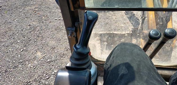 JCB MINI-PELLE SUR CHENILLES 8025 ZT – 2,81T – DIESEL  – 4351 HEURES – ANNEE 2017  27887