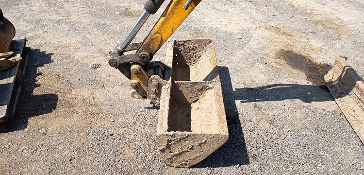 JCB MINI-PELLE SUR CHENILLES 8025 ZT – 2,81T – DIESEL  – 4351 HEURES – ANNEE 2017  27887
