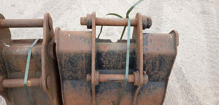 CATERPILLAR LOT DE 2 GODETS RETRO  2CATGC