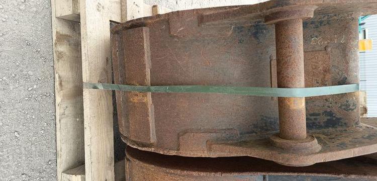 CATERPILLAR LOT DE 2 GODETS RETRO  2CATGC