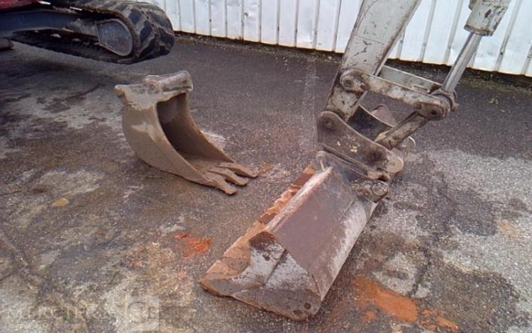 TAKEUCHI MINI PELLE AVEC DEPORT PIED DE FLECHE TB153FR 5.7T 7189H AN2012 GRIS 301412