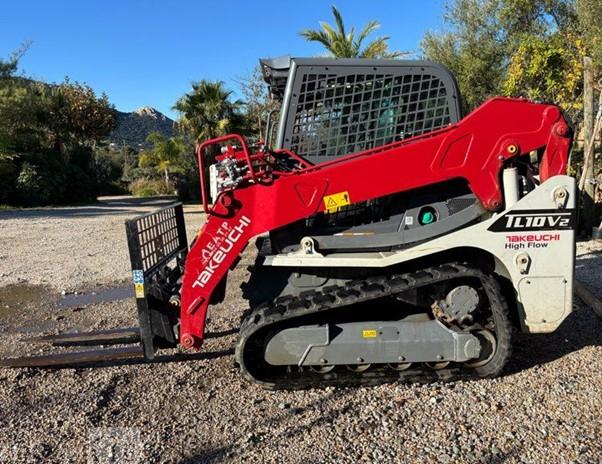 TAKEUCHI CHARGEUR TL10 + GODET + TABLIER FOURCHE – 144H SUR DESIGNATION Corbara (20)  62024