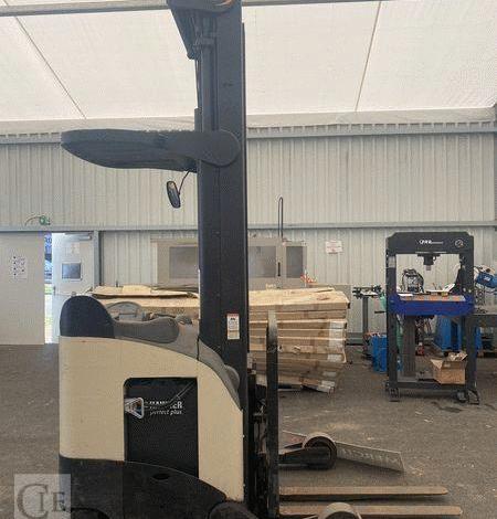 CROWN CHARIOT ELEVATEUR FRONTAL RETRACTABLE RR5220 ELECTRIQUE CAPACITE 1,6T – AN 2003  65059