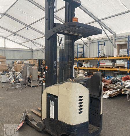 CROWN CHARIOT ELEVATEUR FRONTAL RETRACTABLE RR5220 ELECTRIQUE CAPACITE 1,6T – AN 2003  65059