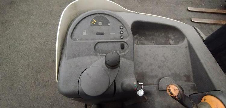 CROWN CHARIOT ELEVATEUR FRONTAL RETRACTABLE RR5220 ELECTRIQUE CAPACITE 1,6T – AN 2003  65059