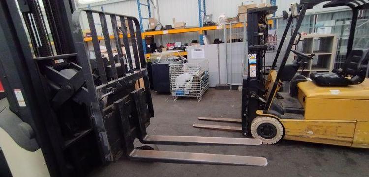 CROWN CHARIOT ELEVATEUR FRONTAL RETRACTABLE RR5220 ELECTRIQUE CAPACITE 1,6T – AN 2003  65059