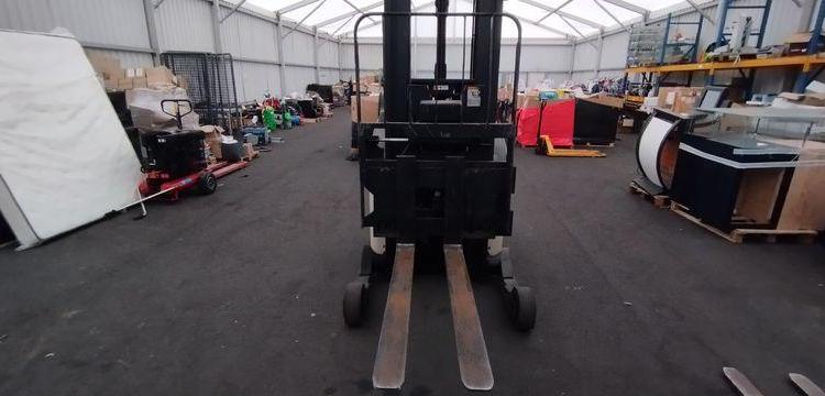 CROWN CHARIOT ELEVATEUR FRONTAL RETRACTABLE RR5220 ELECTRIQUE CAPACITE 1,6T – AN 2003  65059