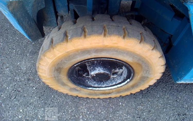 NISSAN CHARIOT MAT FRONTAL UD02A25PQ – 2.5T – 422H – AN2006 BLEU 7339