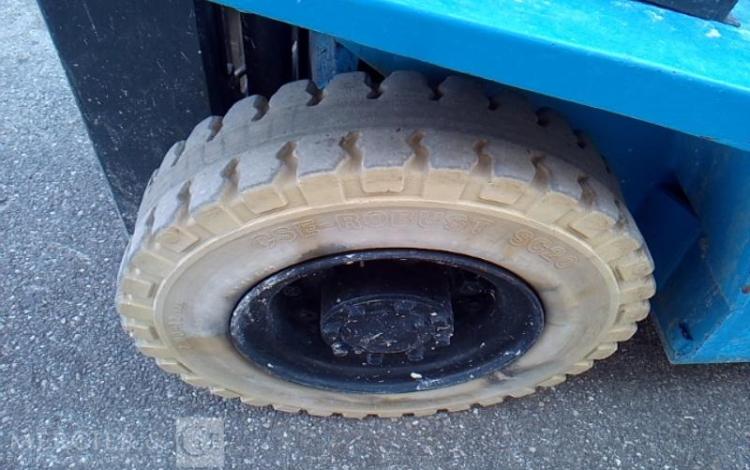 NISSAN CHARIOT MAT FRONTAL UD02A25PQ – 2.5T – 422H – AN2006 BLEU 7339