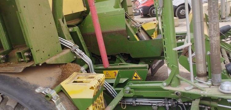 KRONE COMBINE PRESSE ENRUBANNEUSE COMPRIMA CF 155 XC-XTREME- 2 ESSIEUX – PTAC 9 T  76897