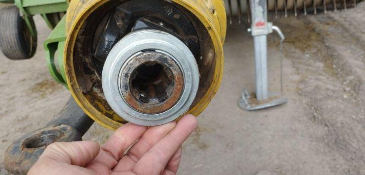KRONE COMBINE PRESSE ENRUBANNEUSE COMPRIMA CF 155 XC-XTREME- 2 ESSIEUX – PTAC 9 T  76897