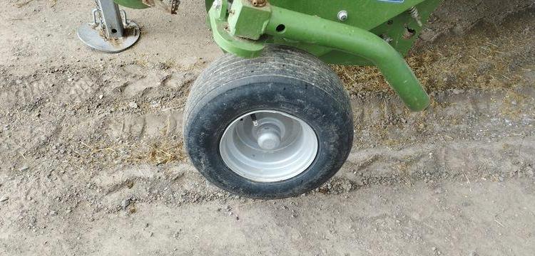 KRONE COMBINE PRESSE ENRUBANNEUSE COMPRIMA CF 155 XC-XTREME- 2 ESSIEUX – PTAC 9 T  76897