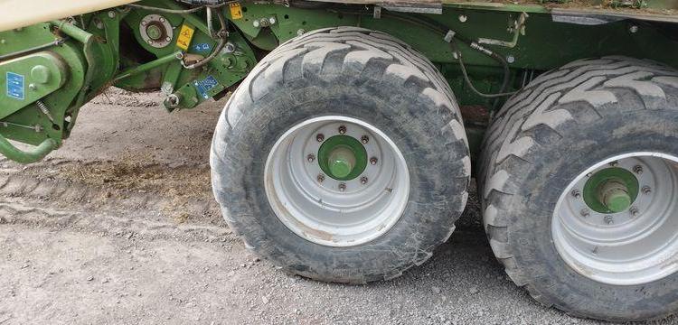 KRONE COMBINE PRESSE ENRUBANNEUSE COMPRIMA CF 155 XC-XTREME- 2 ESSIEUX – PTAC 9 T  76897