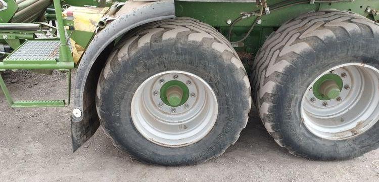 KRONE COMBINE PRESSE ENRUBANNEUSE COMPRIMA CF 155 XC-XTREME- 2 ESSIEUX – PTAC 9 T  76897