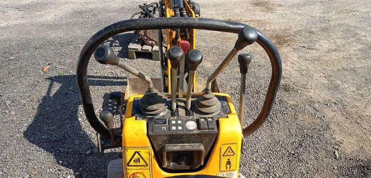 JCB MICROPELLE SUR CHENILLES 8010 CTS – DIESEL – 1 TONNE – 895 HEURES – ANNEE 2018  8010LTS
