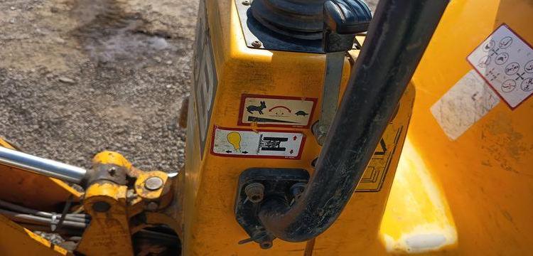JCB MICROPELLE SUR CHENILLES 8010 CTS – DIESEL – 1 TONNE – 895 HEURES – ANNEE 2018  8010LTS