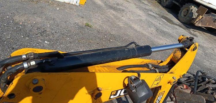 JCB MICROPELLE SUR CHENILLES 8010 CTS – DIESEL – 1 TONNE – 895 HEURES – ANNEE 2018  8010LTS