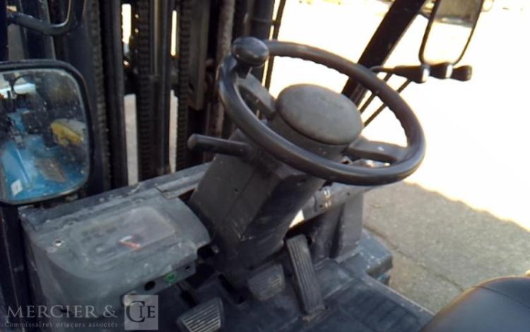 NISSAN CHARIOT MAT FRONTAL UD02A25PQ – 2.5T – 2645H – AN2007 BLEU 8991