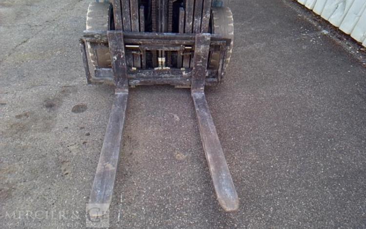 NISSAN CHARIOT MAT FRONTAL UD02A25PQ – 2.5T – 2645H – AN2007 BLEU 8991