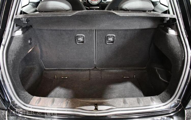 MINI COOPER 1,6 D 110 COOPER NOIR AB-249-VS