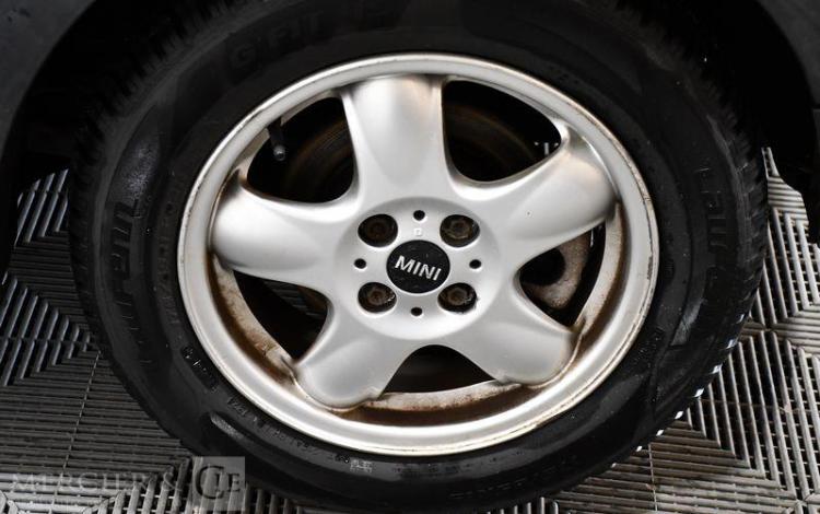 MINI COOPER 1,6 D 110 COOPER NOIR AB-249-VS